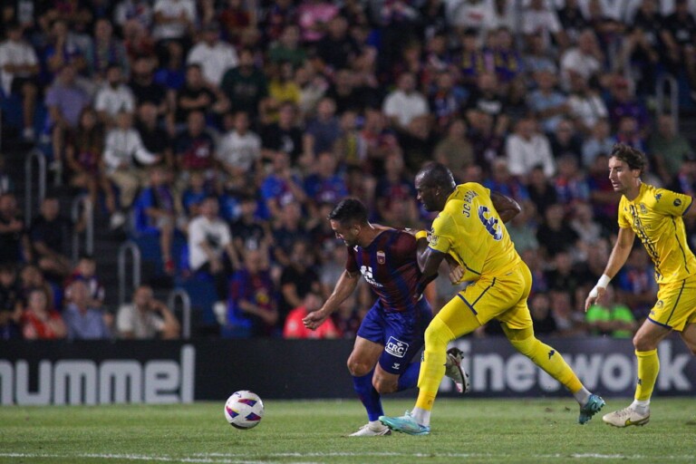 El Alcorcón arrebata la victoria al Eldense en el último minuto