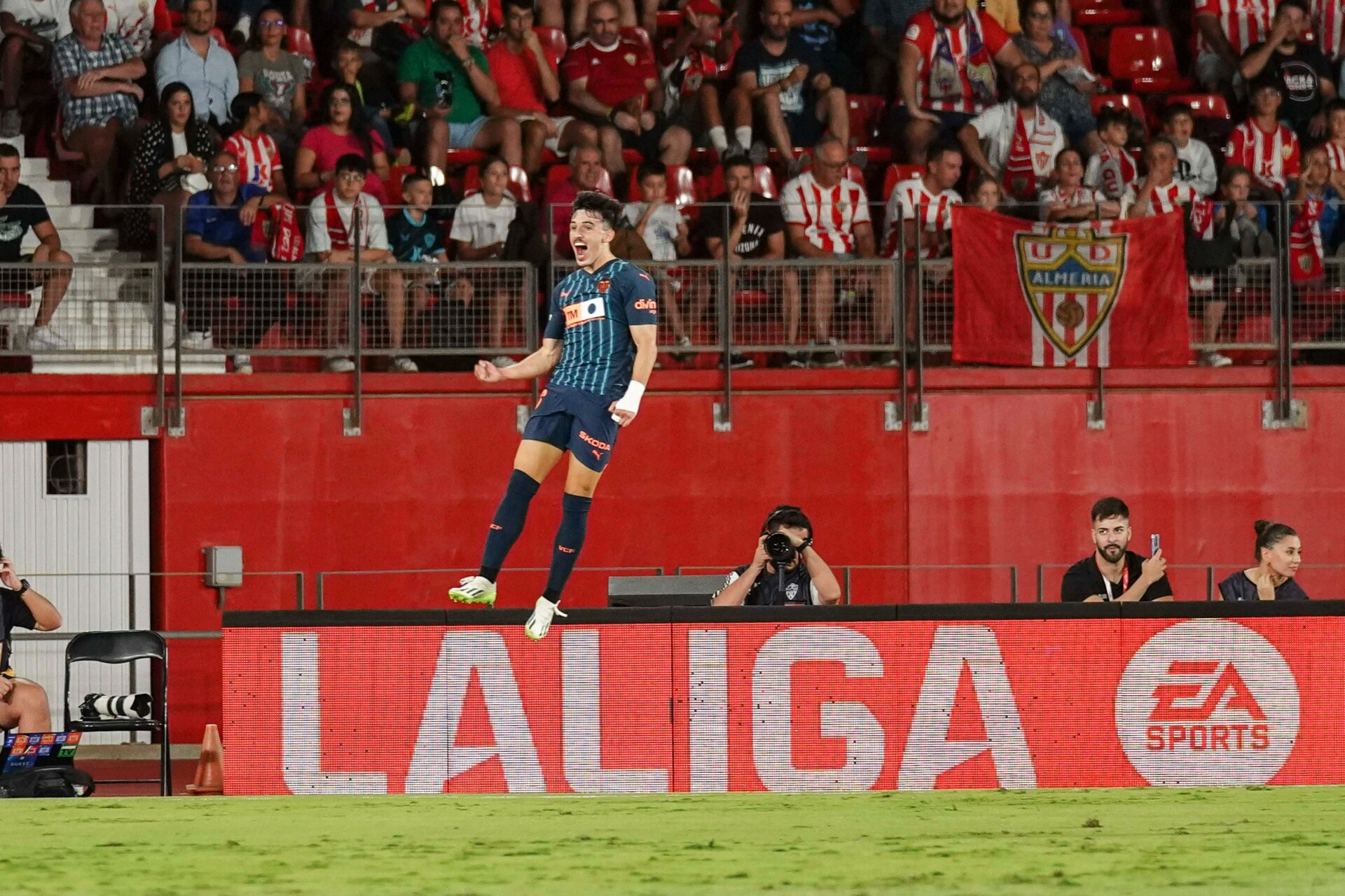 Diego López celebrando el primer gol del Valencia