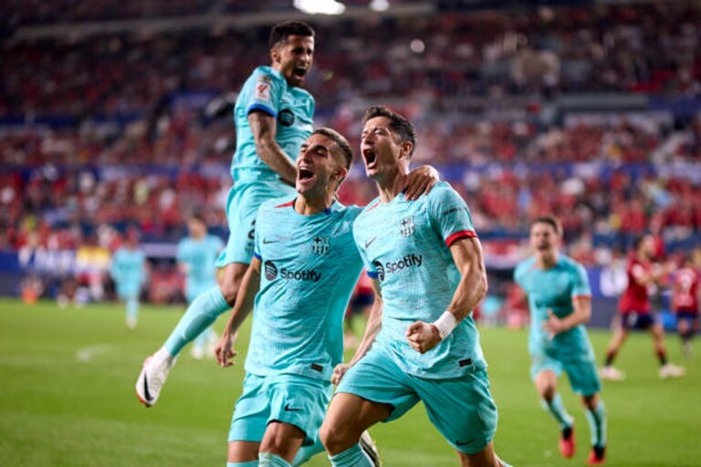 Lewandowski de penalti rescata al Barça en el Sadar