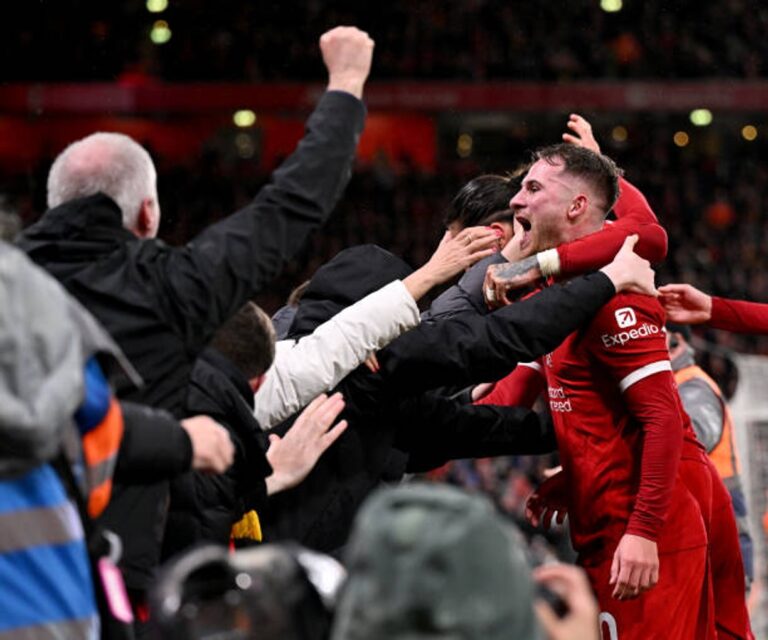 El Liverpool vuelve al liderato de la Premier League con sufrimiento