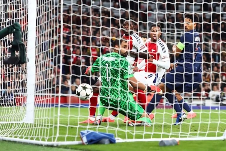 El Arsenal se impone a un desatinado PSG