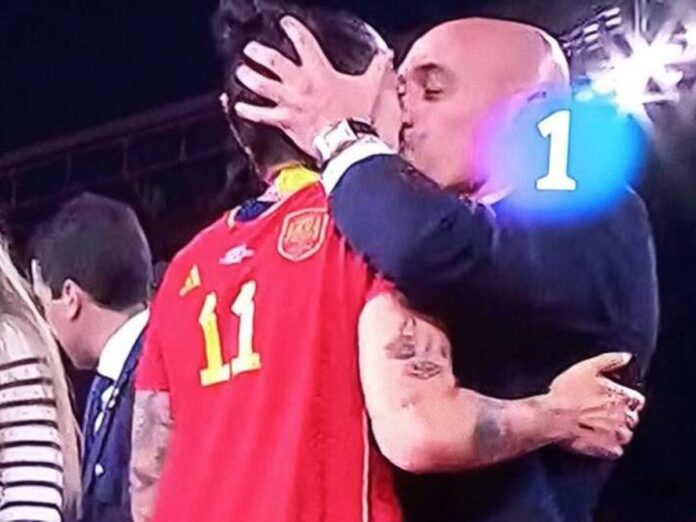 Luis Rubiales Pide Disculpas Tras Su Polémico Beso A Hermoso