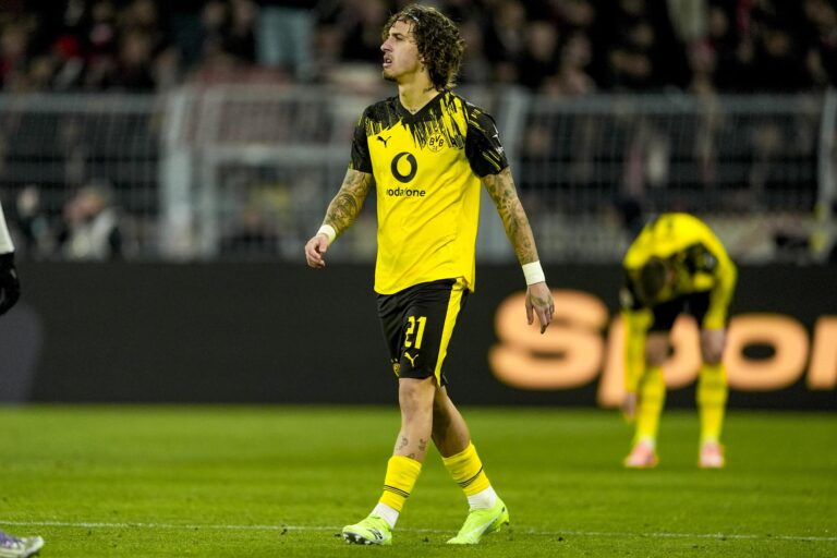 El Dortmund deja clara su postura sobre Fábio Silva