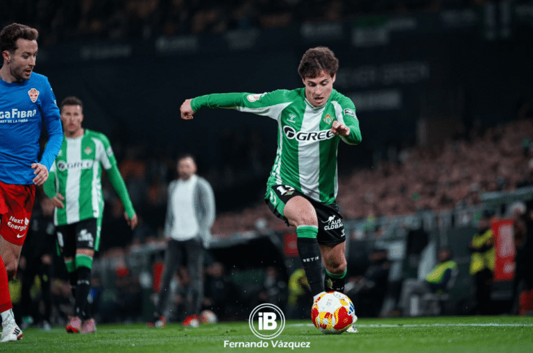 Riquelme frena en seco: lesión muscular y tiempo de baja en el aire